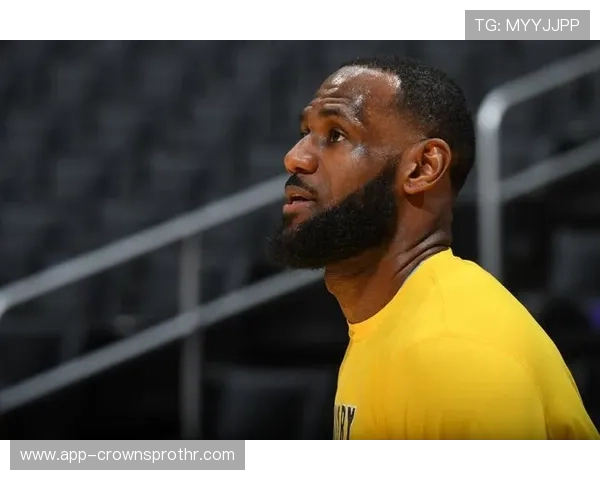 勒布朗早上起床喝的水都比我一周工资多吧？