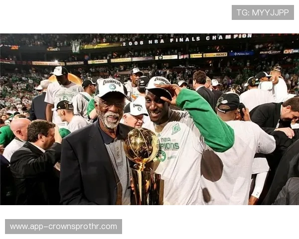 加内特高效抢篮板关键时刻贡献明显，拉开球队内线对比差距