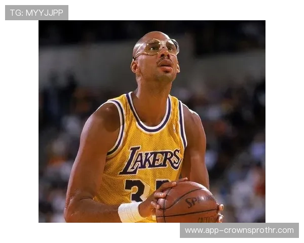 卡里姆·阿布杜尔-贾巴尔篮下高效得分拉开与同期内线差距